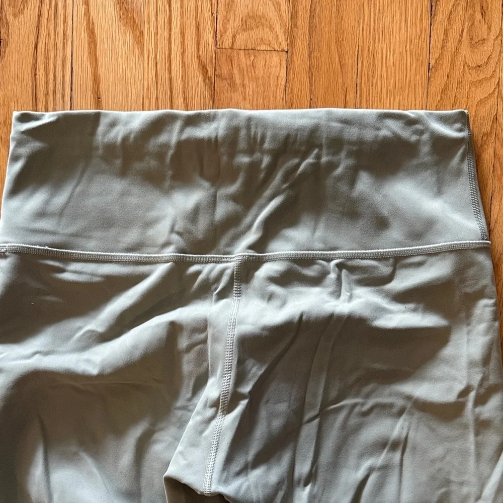 Lululemon sz 12 Wunder Train High-Rise Crop 23